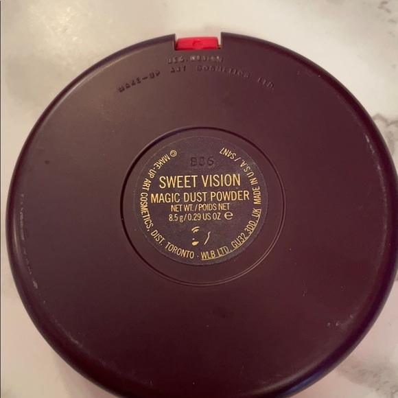MAC Magic Dust Powder - Picture 4 of 4